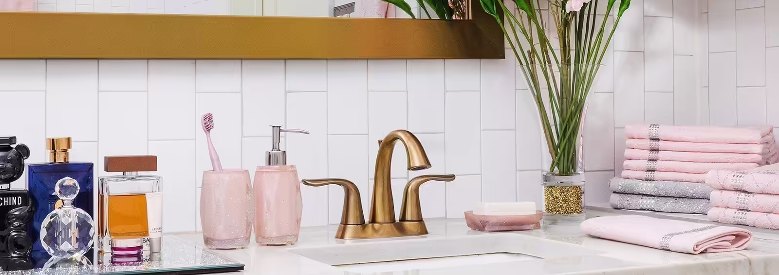 Blush-Worthy&#x20;Spa&#x20;Escape&#x20;&#x2013;&#x20;Soft&#x20;Pink&#x20;Layers&#x20;for&#x20;a&#x20;Fresh&#x20;Bathroom&#x20;Reset