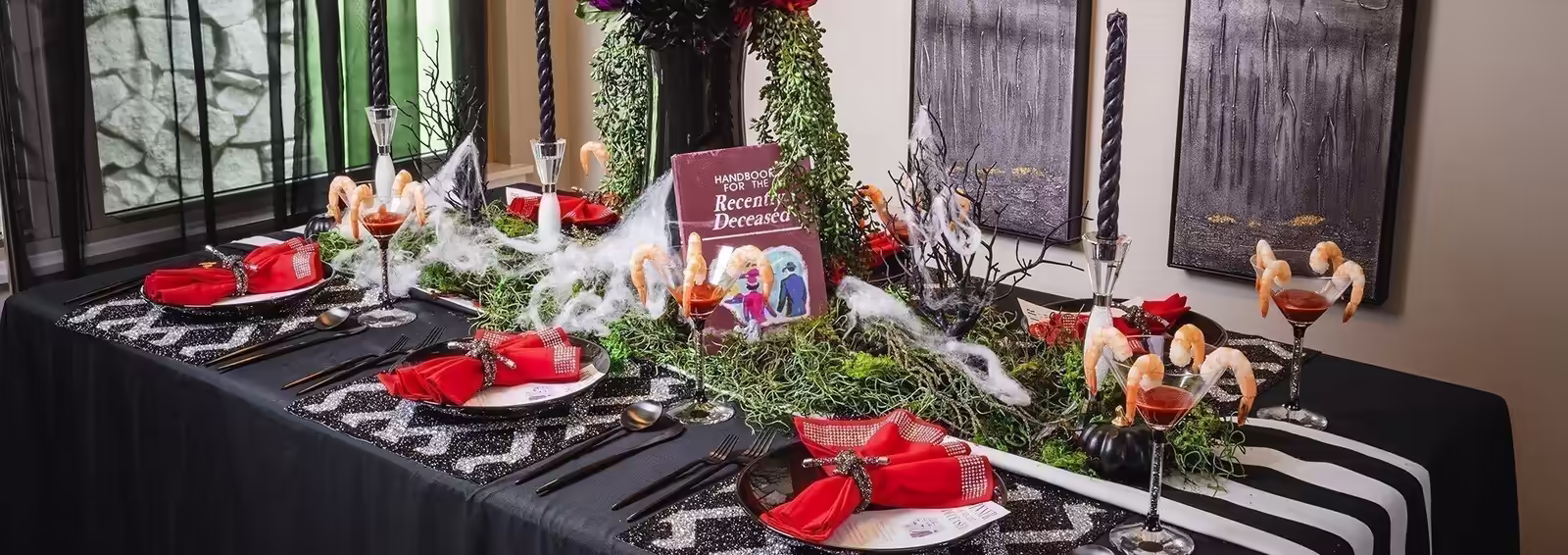 Strange&#x20;&amp;&#x20;Unusual&#x20;&#x2013;&#x20;A&#x20;Beetlejuice-Inspired&#x20;Halloween&#x20;Table