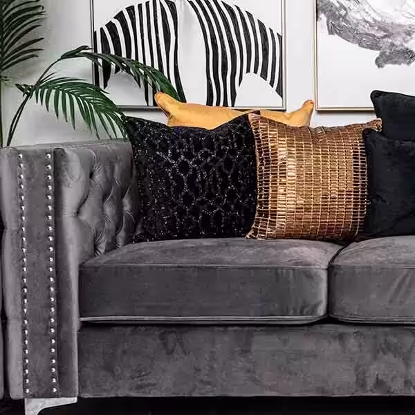 Chic&#x20;&amp;&#x20;Sophisticated&#x20;&#x2013;&#x20;Luxe&#x20;Texture&#x20;in&#x20;Bold&#x20;Black&#x20;and&#x20;Gold