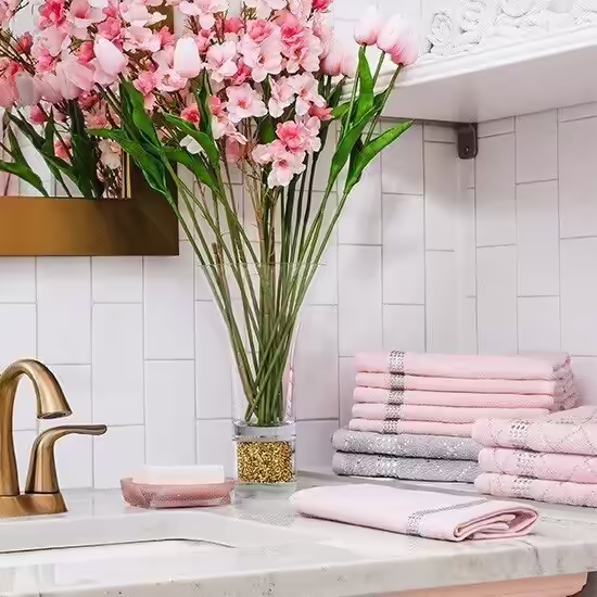 Blush-Worthy&#x20;Spa&#x20;Escape&#x20;&#x2013;&#x20;Soft&#x20;Pink&#x20;Layers&#x20;for&#x20;a&#x20;Fresh&#x20;Bathroom&#x20;Reset