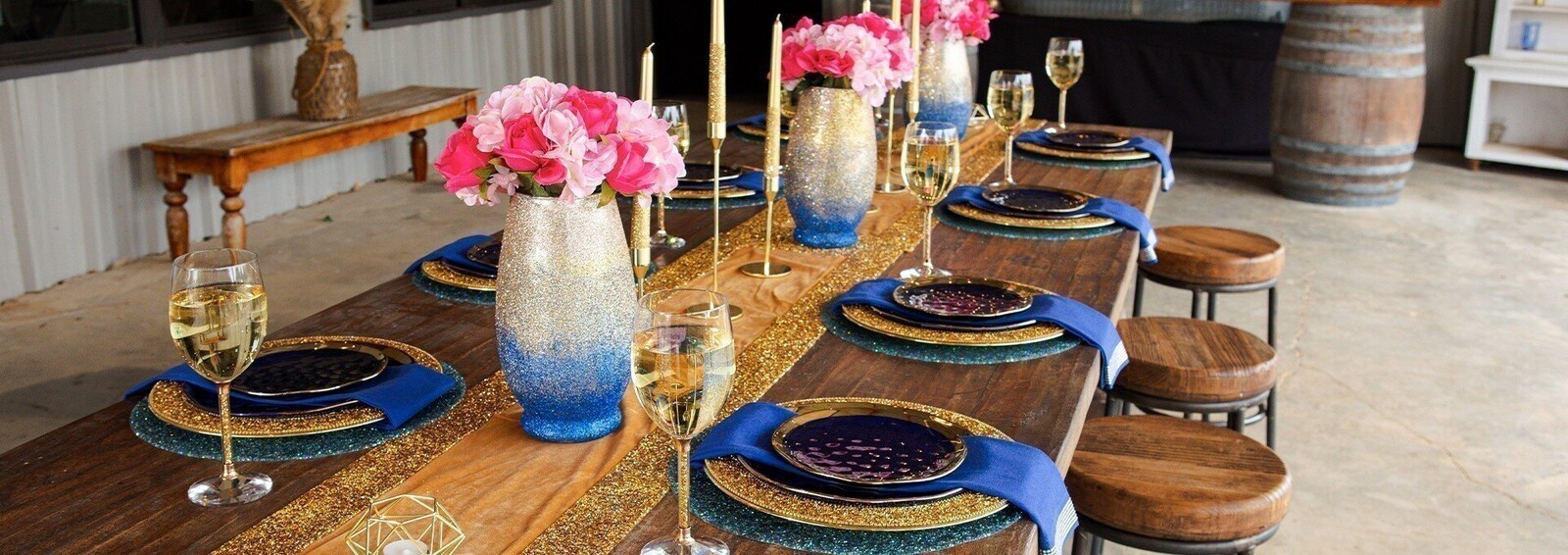 Rehearsal&#x20;Dinner&#x20;&#x2013;&#x20;Deep&#x20;Hues&#x20;&amp;&#x20;Gold&#x20;Accents&#x20;for&#x20;a&#x20;Bold&#x20;Table&#x20;Statement
