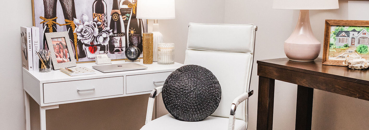 Espace de travail chic – Accessoires de bureau élégants avec une touche de glamour