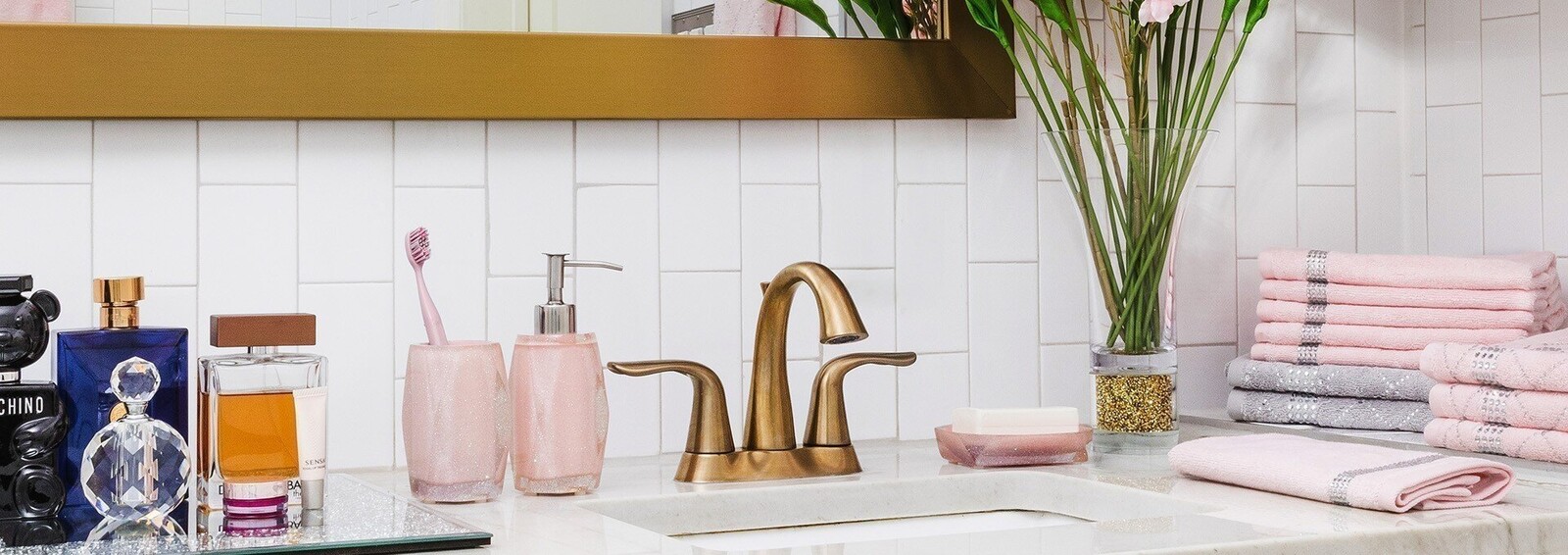 Blush-Worthy&#x20;Spa&#x20;Escape&#x20;&#x2013;&#x20;Soft&#x20;Pink&#x20;Layers&#x20;for&#x20;a&#x20;Fresh&#x20;Bathroom&#x20;Reset