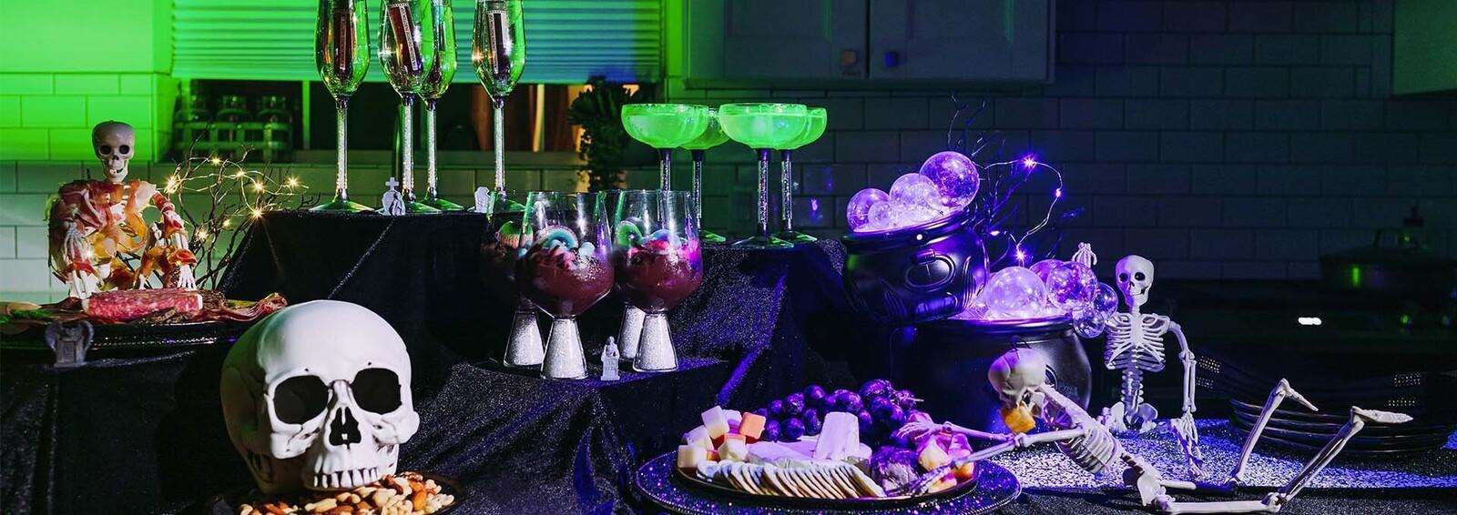 Sips&#x20;&amp;&#x20;Spells&#x20;&#x2013;&#x20;Neon&#x20;Potions&#x20;&amp;&#x20;Rhinestone&#x20;Tumblers&#x20;for&#x20;a&#x20;Glam&#x20;Halloween&#x20;Bar