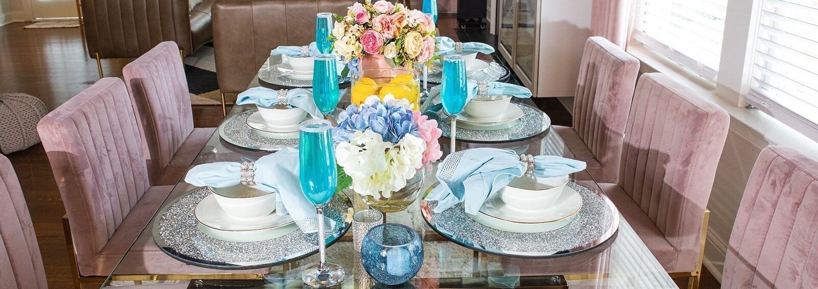 Brunch&#x20;en&#x20;Tiffany&#x2019;s&#x20;&#x2013;&#x20;Azul&#x20;suave,&#x20;brillo&#x20;&amp;&#x20;estilo&#x20;chic&#x20;para&#x20;recibir