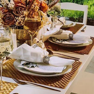 Grateful & Glamorous – Golden Metallics & Outdoor Elegance for Thanksgiving