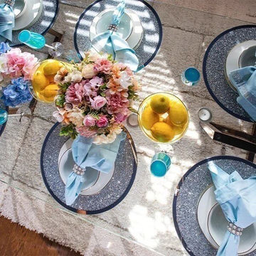 Brunch en Tiffany’s – Azul suave, brillo & estilo chic para recibir