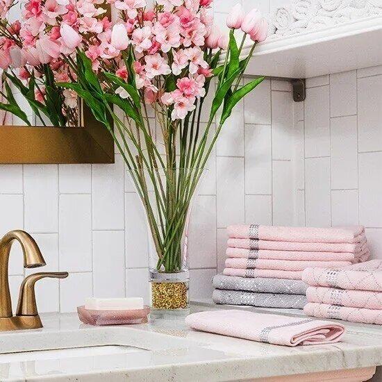 Escapada&#x20;de&#x20;spa&#x20;en&#x20;tonos&#x20;rosa&#x20;empolvado&#x20;&#x2013;&#x20;Capas&#x20;de&#x20;rosa&#x20;suave&#x20;para&#x20;una&#x20;renovaci&#xF3;n&#x20;fresca&#x20;del&#x20;ba&#xF1;o