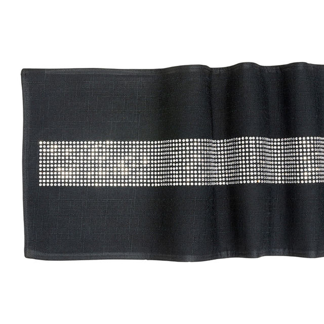 Black&#x20;table&#x20;runner&#x20;with&#x20;a&#x20;textured&#x20;finish&#x20;and&#x20;a&#x20;central&#x20;band&#x20;of&#x20;glass&#x20;rhinestones&#x20;arranged&#x20;in&#x20;a&#x20;straight&#x20;line.