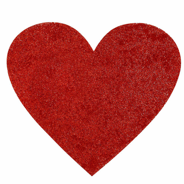 Red&#x20;heart-shaped&#x20;placemat&#x20;with&#x20;a&#x20;textured&#x20;surface&#x20;adorned&#x20;with&#x20;sparkling&#x20;rhinestones&#x20;and&#x20;a&#x20;non-slip&#x20;backing.