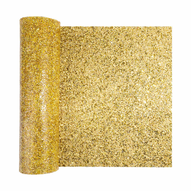 Champagne&#x20;gold&#x20;table&#x20;runner&#x20;with&#x20;a&#x20;shimmering&#x20;glitter&#x20;texture&#x20;and&#x20;a&#x20;wavy&#x20;edge&#x20;design.