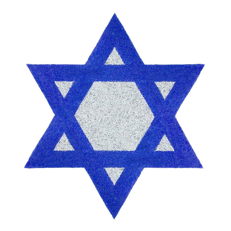 Hexagram-shaped&#x20;placemat&#x20;with&#x20;blue&#x20;fabric&#x20;edges&#x20;and&#x20;a&#x20;silver&#x20;glitter&#x20;center&#x20;embellished&#x20;with&#x20;blue&#x20;and&#x20;silver&#x20;rhinestones.