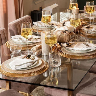 Espaces&#x20;de&#x20;repas&#x20;&#xE9;blouissants&#x20;&#x3A;&#x20;les&#x20;&#xE9;l&#xE9;ments&#x20;d&#x2019;une&#x20;table&#x20;glamour