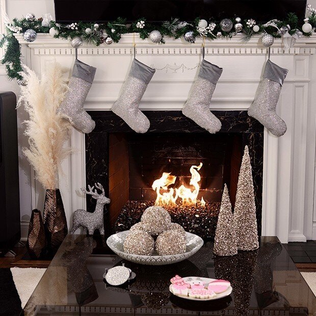 Glittering&#x20;Celebrations&#x3A;&#x20;Essential&#x20;Holiday&#x20;Decor&#x20;for&#x20;a&#x20;Sparkling&#x20;Season