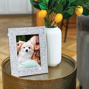 From&#x20;Blank&#x20;Wall&#x20;to&#x20;Statement&#x20;Feature&#x3A;&#x20;Designing&#x20;with&#x20;Rhinestone&#x20;Frames