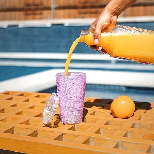 Poolside&#x20;Glamour&#x3A;&#x20;Stylish&#x20;Rhinestone&#x20;Accents&#x20;for&#x20;Your&#x20;Summer&#x20;Oasis