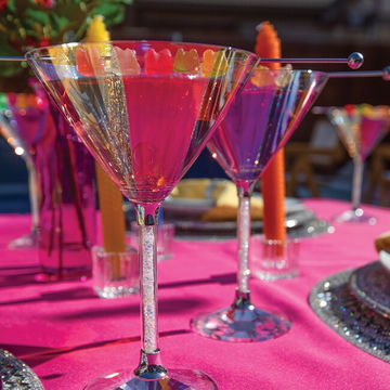 Créer une table de fête glamour pour la Pride : idées de décoration pour des célébrations pleines de sens