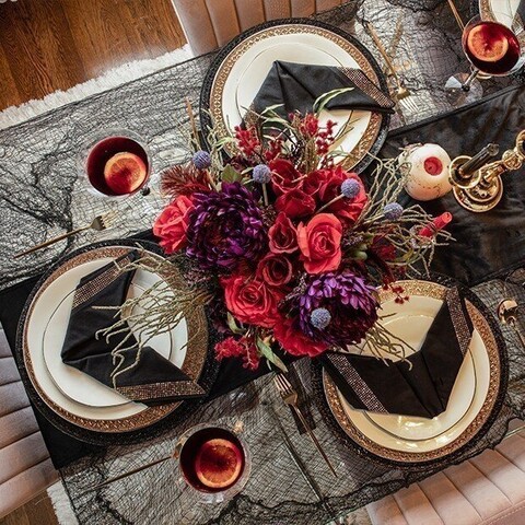 Spooky Soirée: Host a Hauntingly Glamorous Halloween Party