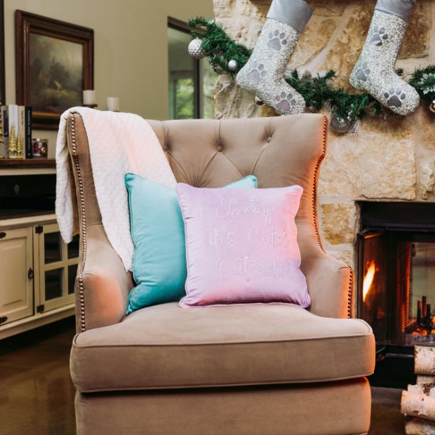 Luxe&#x20;Layers&#x20;Lounge&#x3A;&#x20;Sparkles&#x20;Pillows&#x20;for&#x20;Snuggle-Ready&#x20;Sofas