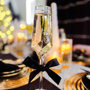 Champagne Dreams Decor: Use Our Luxe Flutes and Gold Accents to Toast the New Year