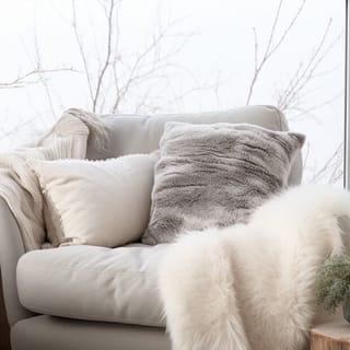 Luxurious Retreats: How to Create a Glamorous Cozy Nook