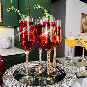 Merry&#x20;and&#x20;Bright&#x20;Mixology&#x3A;&#x20;Showstopping&#x20;Christmas&#x20;Cocktails&#x20;and&#x20;Luxury&#x20;Glassware