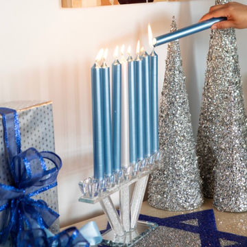 Idées de décoration de table glamour pour Hanoucca : célébrez la fête des Lumières avec style