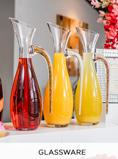 Elegant&#x20;crystal&#x20;decanter