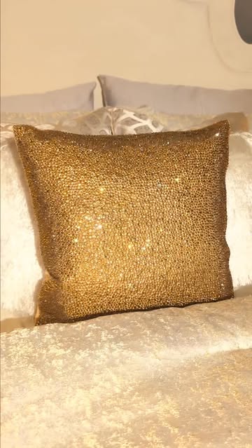One&#x20;pillow.&#x20;Infinite&#x20;sparkle.&#x20;&#x2728;&#x20;&#x2060;&#x0A;&#x2060;&#x0A;The&#x20;Strass&#x20;Pil...
