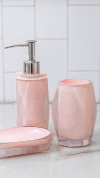 April&#x20;calls&#x20;for&#x20;soft&#x20;light,&#x20;pretty&#x20;details,&#x20;and&#x20;a&#x20;...