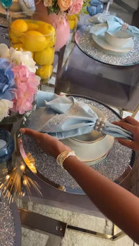 A Tiffany-inspired spring table. 💙⁠ Would you choose this serene blue palette for your next gathering?⁠