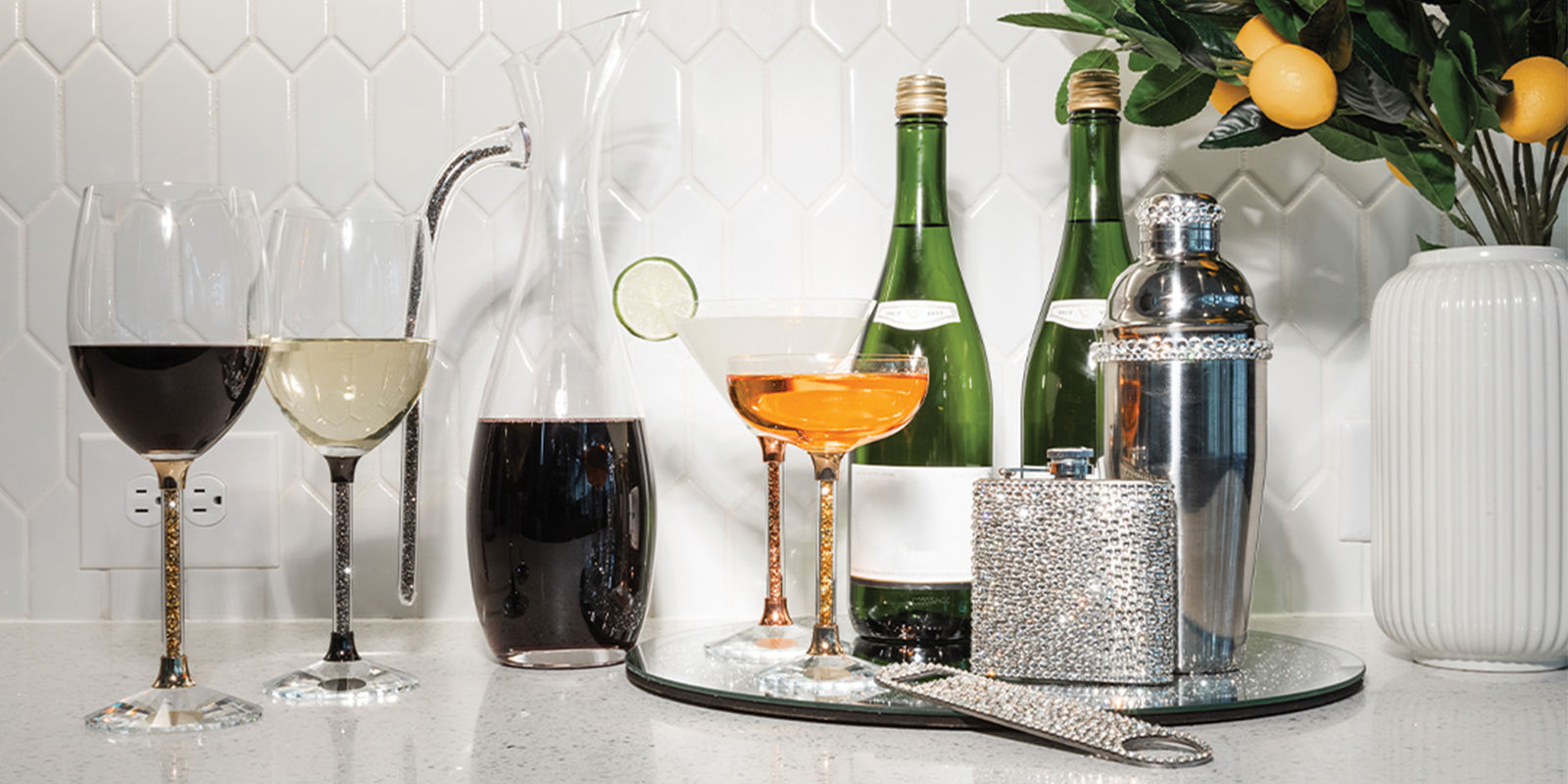 Glassware&amp;&#x23;x20&#x3B;and&amp;&#x23;x20&#x3B;silver&amp;&#x23;x20&#x3B;bar&amp;&#x23;x20&#x3B;accessories&amp;&#x23;x20&#x3B;styled&amp;&#x23;x20&#x3B;on&amp;&#x23;x20&#x3B;a&amp;&#x23;x20&#x3B;mirrored&amp;&#x23;x20&#x3B;tray