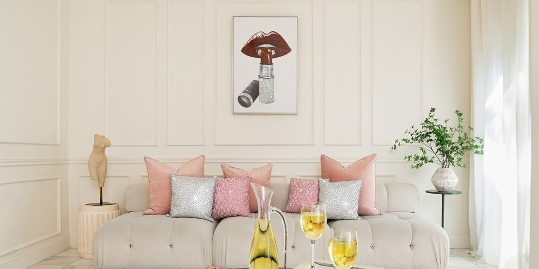 soft&amp;&#x23;x20&#x3B;glam&amp;&#x23;x20&#x3B;summer&amp;&#x23;x20&#x3B;living&amp;&#x23;x20&#x3B;room&amp;&#x23;x20&#x3B;with&amp;&#x23;x20&#x3B;blush&amp;&#x23;x20&#x3B;velvet&amp;&#x23;x20&#x3B;pillows,&amp;&#x23;x20&#x3B;rhinestone&amp;&#x23;x20&#x3B;wall&amp;&#x23;x20&#x3B;art,&amp;&#x23;x20&#x3B;and&amp;&#x23;x20&#x3B;elegant&amp;&#x23;x20&#x3B;cocktails