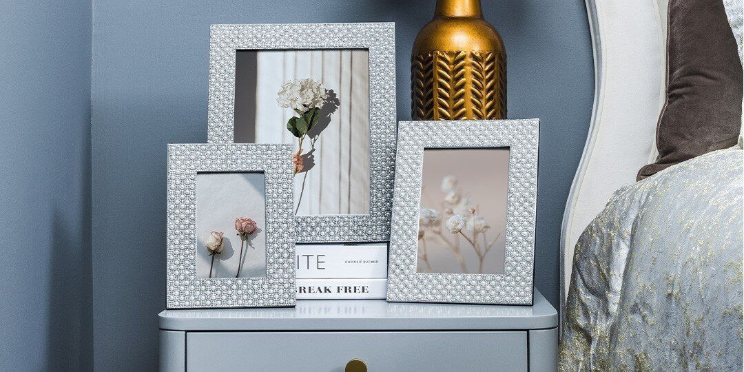 crystal-embellished&amp;&#x23;x20&#x3B;silver&amp;&#x23;x20&#x3B;frames&amp;&#x23;x20&#x3B;with&amp;&#x23;x20&#x3B;gold&amp;&#x23;x20&#x3B;lamp