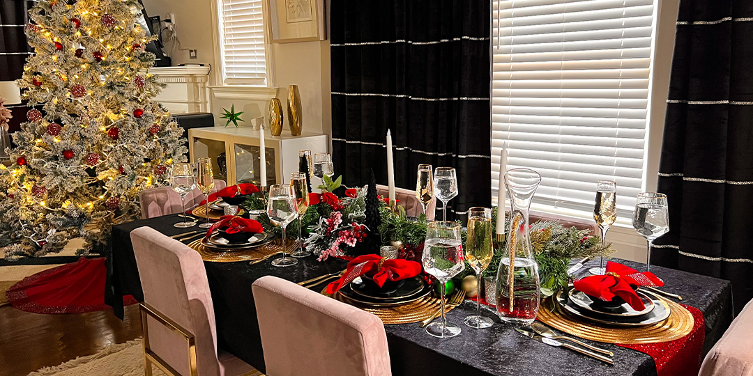 Elegant&amp;&#x23;x20&#x3B;Christmas&amp;&#x23;x20&#x3B;table&amp;&#x23;x20&#x3B;with&amp;&#x23;x20&#x3B;sparkling&amp;&#x23;x20&#x3B;placemats&amp;&#x23;x20&#x3B;rhinestone&amp;&#x23;x20&#x3B;decor&amp;&#x23;x20&#x3B;and&amp;&#x23;x20&#x3B;festive&amp;&#x23;x20&#x3B;lighting