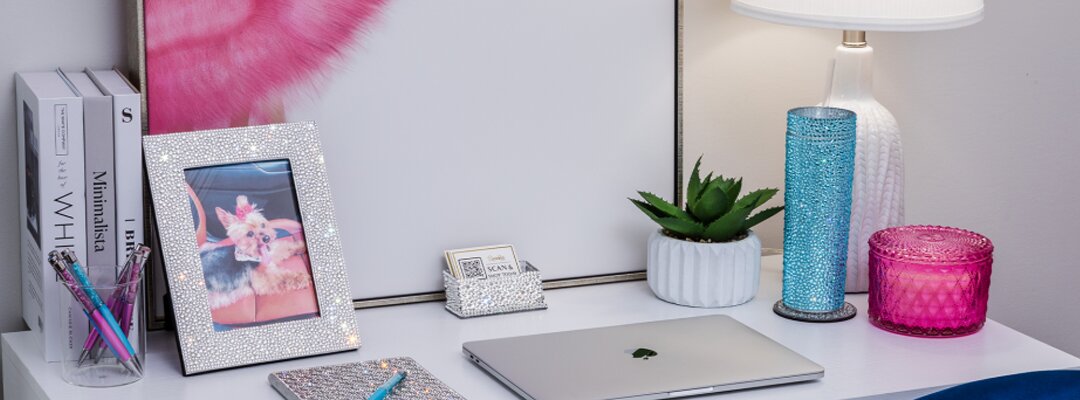 succulent&amp;&#x23;x20&#x3B;plant&amp;&#x23;x20&#x3B;and&amp;&#x23;x20&#x3B;pink&amp;&#x23;x20&#x3B;candle&amp;&#x23;x20&#x3B;on&amp;&#x23;x20&#x3B;glam&amp;&#x23;x20&#x3B;home&amp;&#x23;x20&#x3B;office&amp;&#x23;x20&#x3B;desk