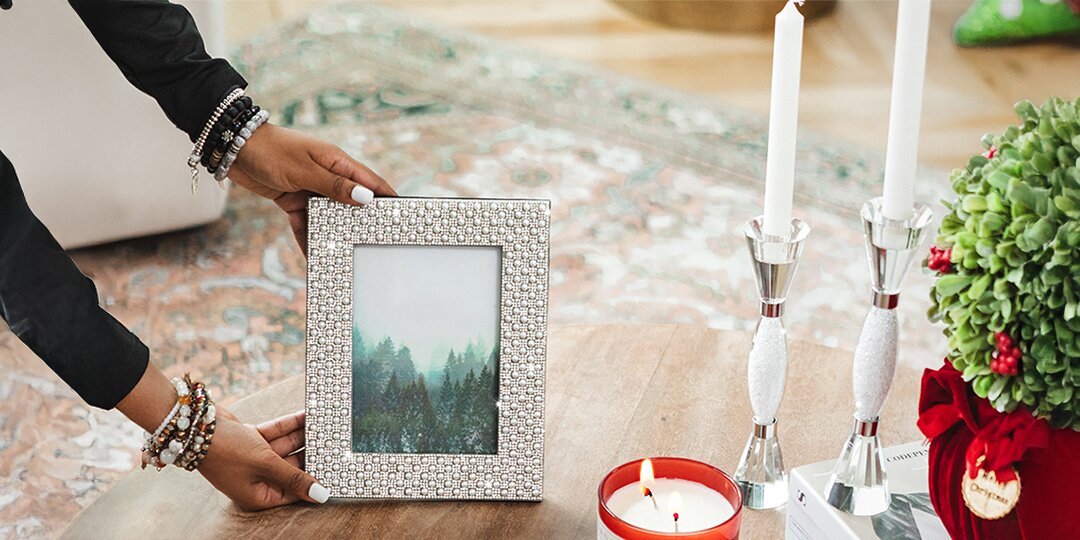 Rhinestone&amp;&#x23;x20&#x3B;Montaigne&amp;&#x23;x20&#x3B;frame&amp;&#x23;x20&#x3B;with&amp;&#x23;x20&#x3B;silver&amp;&#x23;x20&#x3B;Vetrina&amp;&#x23;x20&#x3B;candlesticks