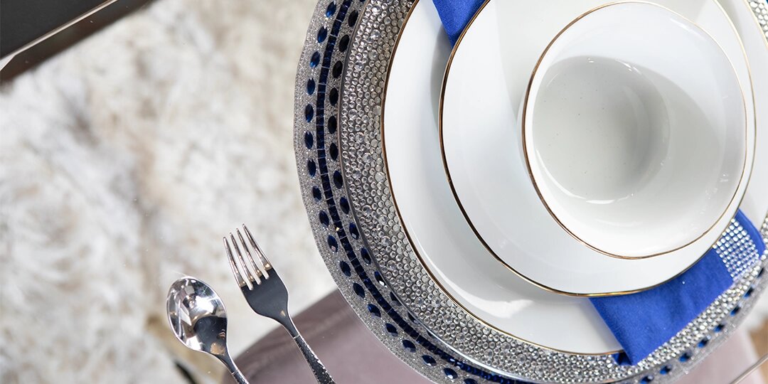 silver&amp;&#x23;x20&#x3B;and&amp;&#x23;x20&#x3B;blue&amp;&#x23;x20&#x3B;layered&amp;&#x23;x20&#x3B;place&amp;&#x23;x20&#x3B;setting&amp;&#x23;x20&#x3B;with&amp;&#x23;x20&#x3B;rhinestone&amp;&#x23;x20&#x3B;charger&amp;&#x23;x20&#x3B;and&amp;&#x23;x20&#x3B;cobalt&amp;&#x23;x20&#x3B;napkin