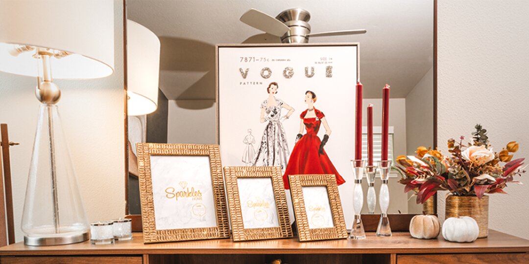 glam&amp;&#x23;x20&#x3B;entryway&amp;&#x23;x20&#x3B;console&amp;&#x23;x20&#x3B;table&amp;&#x23;x20&#x3B;styled&amp;&#x23;x20&#x3B;with&amp;&#x23;x20&#x3B;rhinestone&amp;&#x23;x20&#x3B;frame,&amp;&#x23;x20&#x3B;florals,&amp;&#x23;x20&#x3B;and&amp;&#x23;x20&#x3B;crystal&amp;&#x23;x20&#x3B;tray