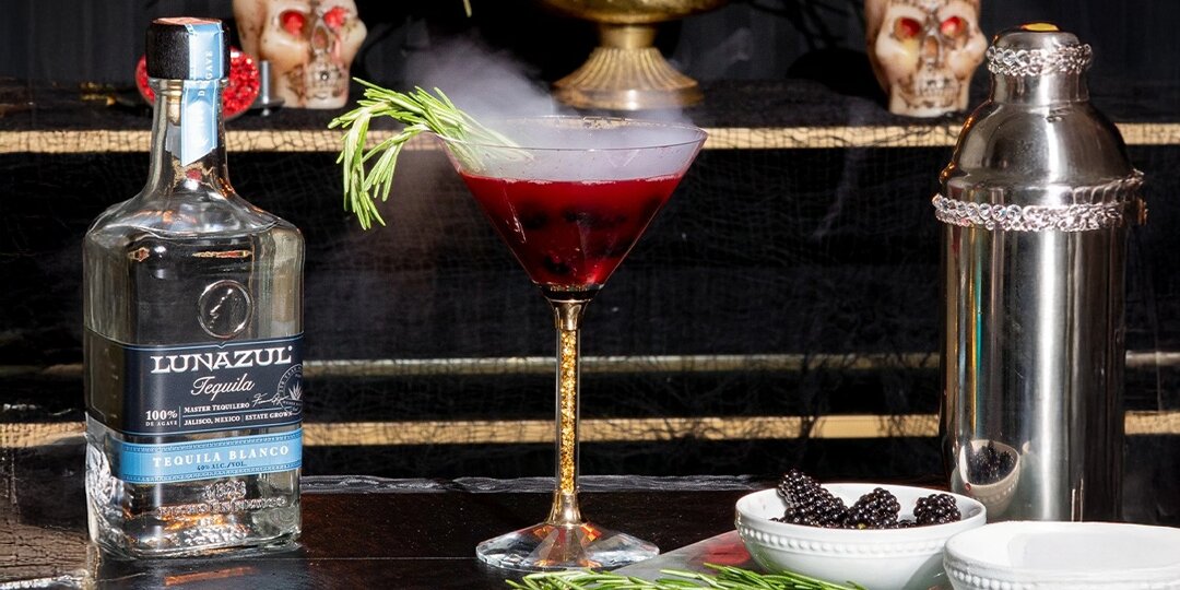 signature&amp;&#x23;x20&#x3B;cocktail&amp;&#x23;x20&#x3B;with&amp;&#x23;x20&#x3B;rosemary&amp;&#x23;x20&#x3B;garnish&amp;&#x23;x20&#x3B;next&amp;&#x23;x20&#x3B;to&amp;&#x23;x20&#x3B;rhinestone&amp;&#x23;x20&#x3B;shaker&amp;&#x23;x20&#x3B;and&amp;&#x23;x20&#x3B;blackberry&amp;&#x23;x20&#x3B;garnish&amp;&#x23;x20&#x3B;setup
