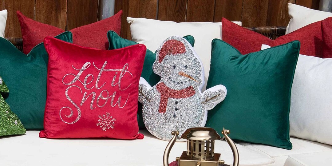 silver&amp;&#x23;x20&#x3B;glitter&amp;&#x23;x20&#x3B;snowman&amp;&#x23;x20&#x3B;holiday&amp;&#x23;x20&#x3B;pillow&amp;&#x23;x20&#x3B;paired&amp;&#x23;x20&#x3B;with&amp;&#x23;x20&#x3B;red&amp;&#x23;x20&#x3B;Let&amp;&#x23;x20&#x3B;It&amp;&#x23;x20&#x3B;Snow&amp;&#x23;x20&#x3B;cushion&amp;&#x23;x20&#x3B;and&amp;&#x23;x20&#x3B;emerald&amp;&#x23;x20&#x3B;green&amp;&#x23;x20&#x3B;pillows