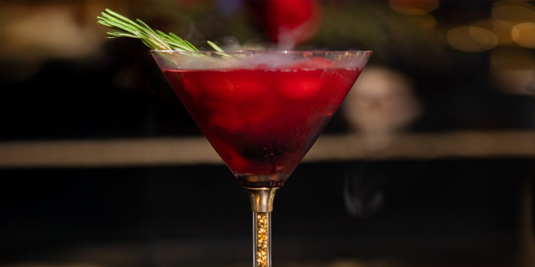 gold&amp;&#x23;x20&#x3B;rhinestone&amp;&#x23;x20&#x3B;martini&amp;&#x23;x20&#x3B;glass&amp;&#x23;x20&#x3B;with&amp;&#x23;x20&#x3B;red&amp;&#x23;x20&#x3B;liquid&amp;&#x23;x20&#x3B;inside&amp;&#x23;x20&#x3B;and&amp;&#x23;x20&#x3B;smoke