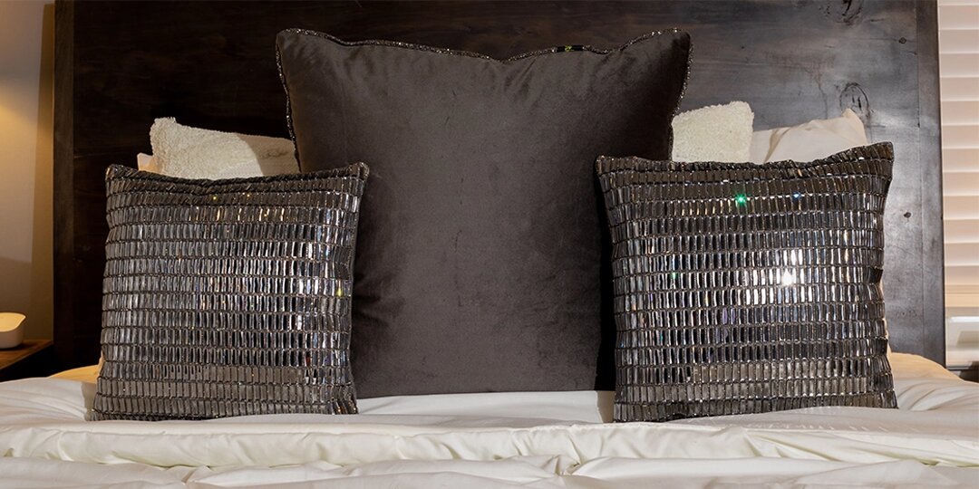 black&amp;&#x23;x20&#x3B;velvet&amp;&#x23;x20&#x3B;and&amp;&#x23;x20&#x3B;rhinestone&amp;&#x23;x20&#x3B;accent&amp;&#x23;x20&#x3B;pillows&amp;&#x23;x20&#x3B;on&amp;&#x23;x20&#x3B;glam&amp;&#x23;x20&#x3B;bedroom&amp;&#x23;x20&#x3B;bed