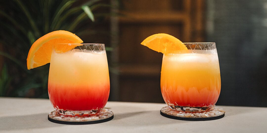 coastal&amp;&#x23;x20&#x3B;glam&amp;&#x23;x20&#x3B;tablescape&amp;&#x23;x20&#x3B;with&amp;&#x23;x20&#x3B;seashells,&amp;&#x23;x20&#x3B;rhinestone&amp;&#x23;x20&#x3B;napkin&amp;&#x23;x20&#x3B;rings,&amp;&#x23;x20&#x3B;and&amp;&#x23;x20&#x3B;soft&amp;&#x23;x20&#x3B;pastel&amp;&#x23;x20&#x3B;hues