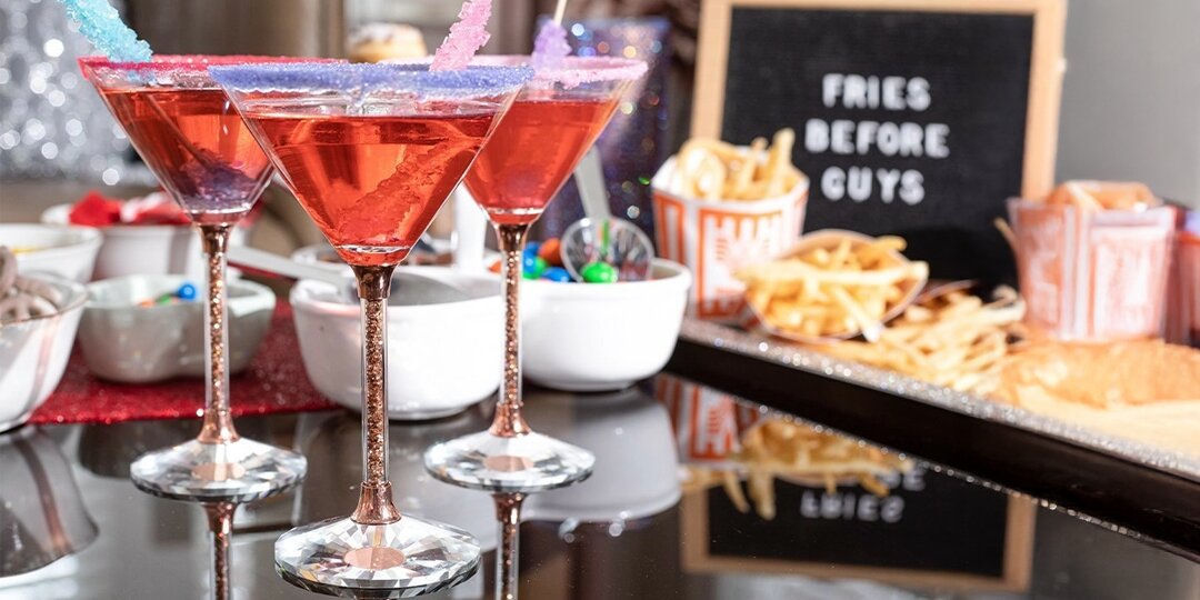 Barra&amp;&#x23;x20&#x3B;de&amp;&#x23;x20&#x3B;aperitivos&amp;&#x23;x20&#x3B;de&amp;&#x23;x20&#x3B;decoraciones&amp;&#x23;x20&#x3B;de&amp;&#x23;x20&#x3B;pedrer&amp;&#x23;xED&#x3B;a&amp;&#x23;x20&#x3B;de&amp;&#x23;x20&#x3B;Galentine&amp;&#x23;x20&#x3B;con&amp;&#x23;x20&#x3B;papas&amp;&#x23;x20&#x3B;fritas,&amp;&#x23;x20&#x3B;c&amp;&#x23;xF3&#x3B;cteles&amp;&#x23;x20&#x3B;de&amp;&#x23;x20&#x3B;roca&amp;&#x23;x20&#x3B;de&amp;&#x23;x20&#x3B;caramelo&amp;&#x23;x20&#x3B;y&amp;&#x23;x20&#x3B;decoraci&amp;&#x23;xF3&#x3B;n&amp;&#x23;x20&#x3B;festiva&amp;&#x23;x20&#x3B;para&amp;&#x23;x20&#x3B;fiestas