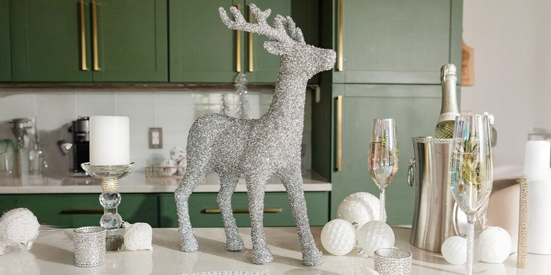 silver&amp;&#x23;x20&#x3B;rhinestone-covered&amp;&#x23;x20&#x3B;reindeer&amp;&#x23;x20&#x3B;statue&amp;&#x23;x20&#x3B;centerpiece&amp;&#x23;x20&#x3B;with&amp;&#x23;x20&#x3B;champagne&amp;&#x23;x20&#x3B;flutes&amp;&#x23;x20&#x3B;and&amp;&#x23;x20&#x3B;holiday&amp;&#x23;x20&#x3B;decor