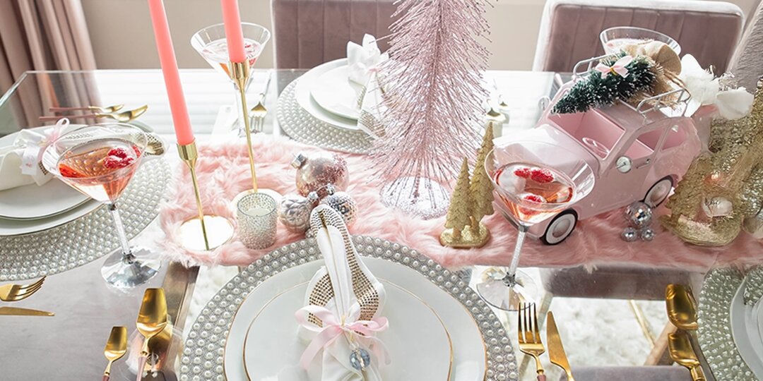 pink&amp;&#x23;x20&#x3B;and&amp;&#x23;x20&#x3B;gold&amp;&#x23;x20&#x3B;glam&amp;&#x23;x20&#x3B;holiday&amp;&#x23;x20&#x3B;table&amp;&#x23;x20&#x3B;with&amp;&#x23;x20&#x3B;rhinestone&amp;&#x23;x20&#x3B;chargers,&amp;&#x23;x20&#x3B;martinis,&amp;&#x23;x20&#x3B;and&amp;&#x23;x20&#x3B;festive&amp;&#x23;x20&#x3B;centerpiece&amp;&#x23;x20&#x3B;decor