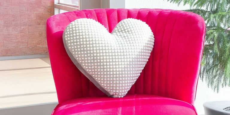 white&amp;&#x23;x20&#x3B;rhinestone&amp;&#x23;x20&#x3B;heart&amp;&#x23;x20&#x3B;pillow&amp;&#x23;x20&#x3B;on&amp;&#x23;x20&#x3B;bold&amp;&#x23;x20&#x3B;pink&amp;&#x23;x20&#x3B;velvet&amp;&#x23;x20&#x3B;chair